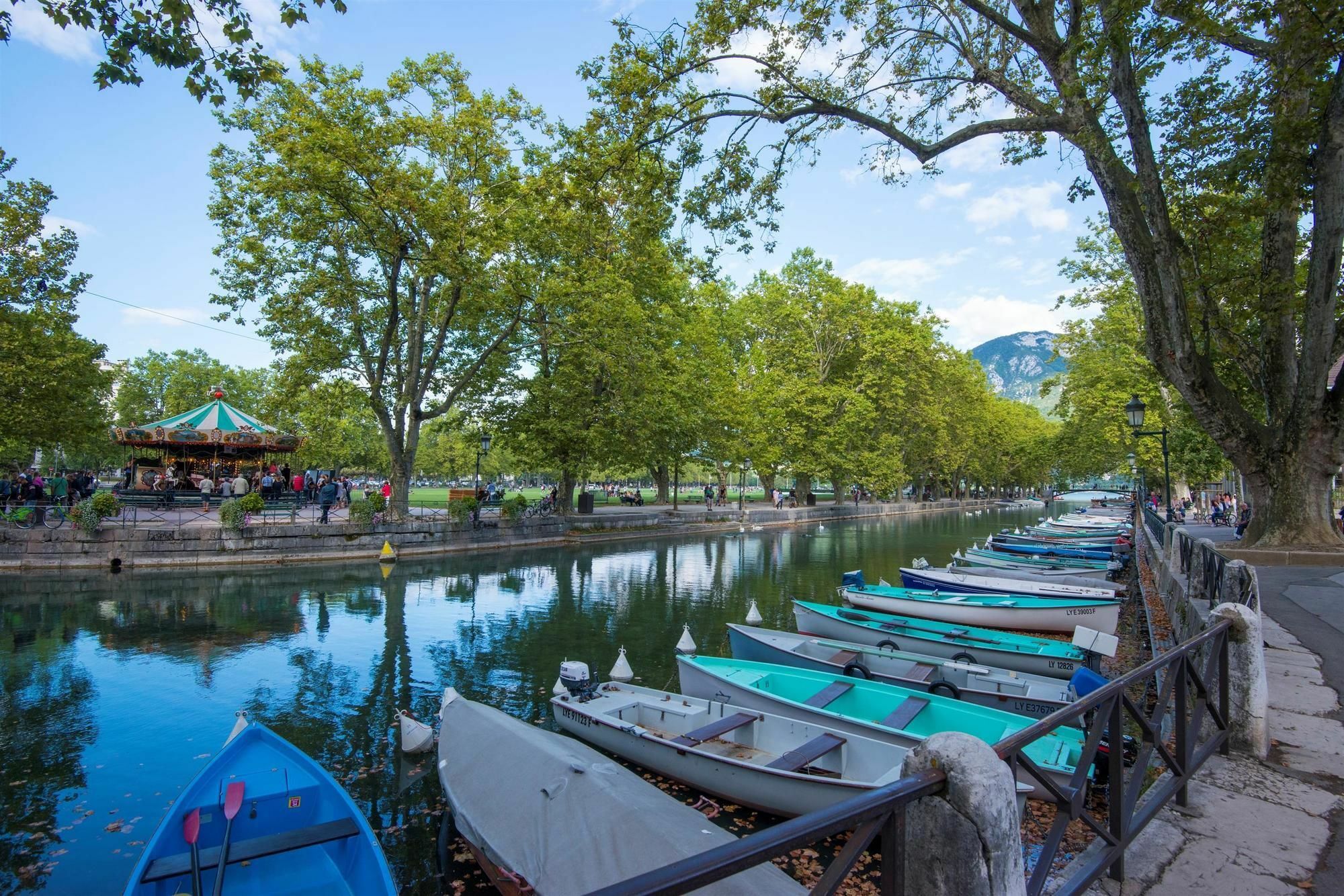 Campanile Annecy - Cran Gevrier Hotel Exterior foto