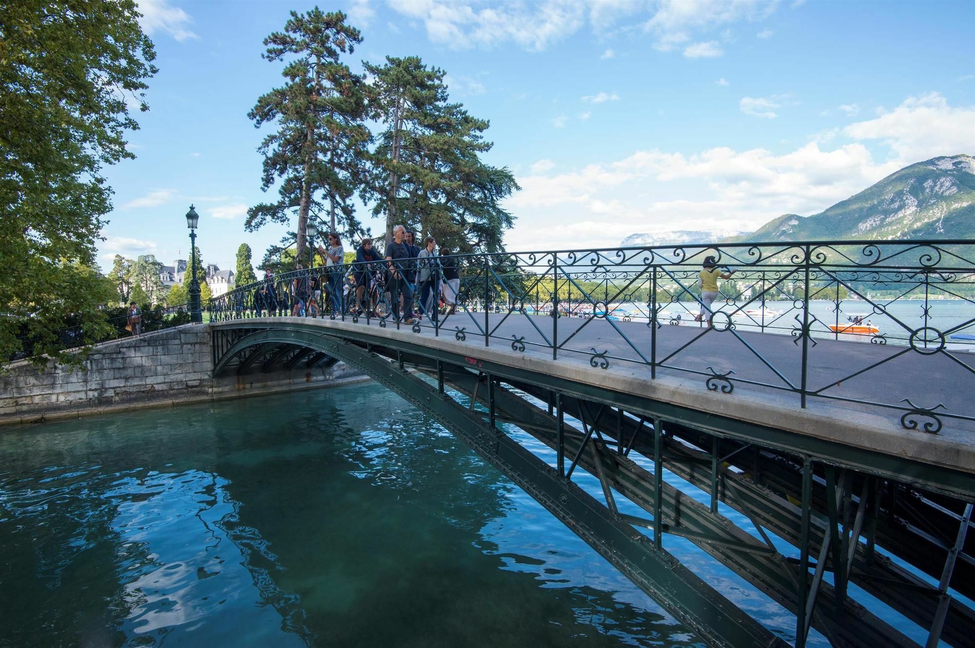 Campanile Annecy - Cran Gevrier Hotel Exterior foto