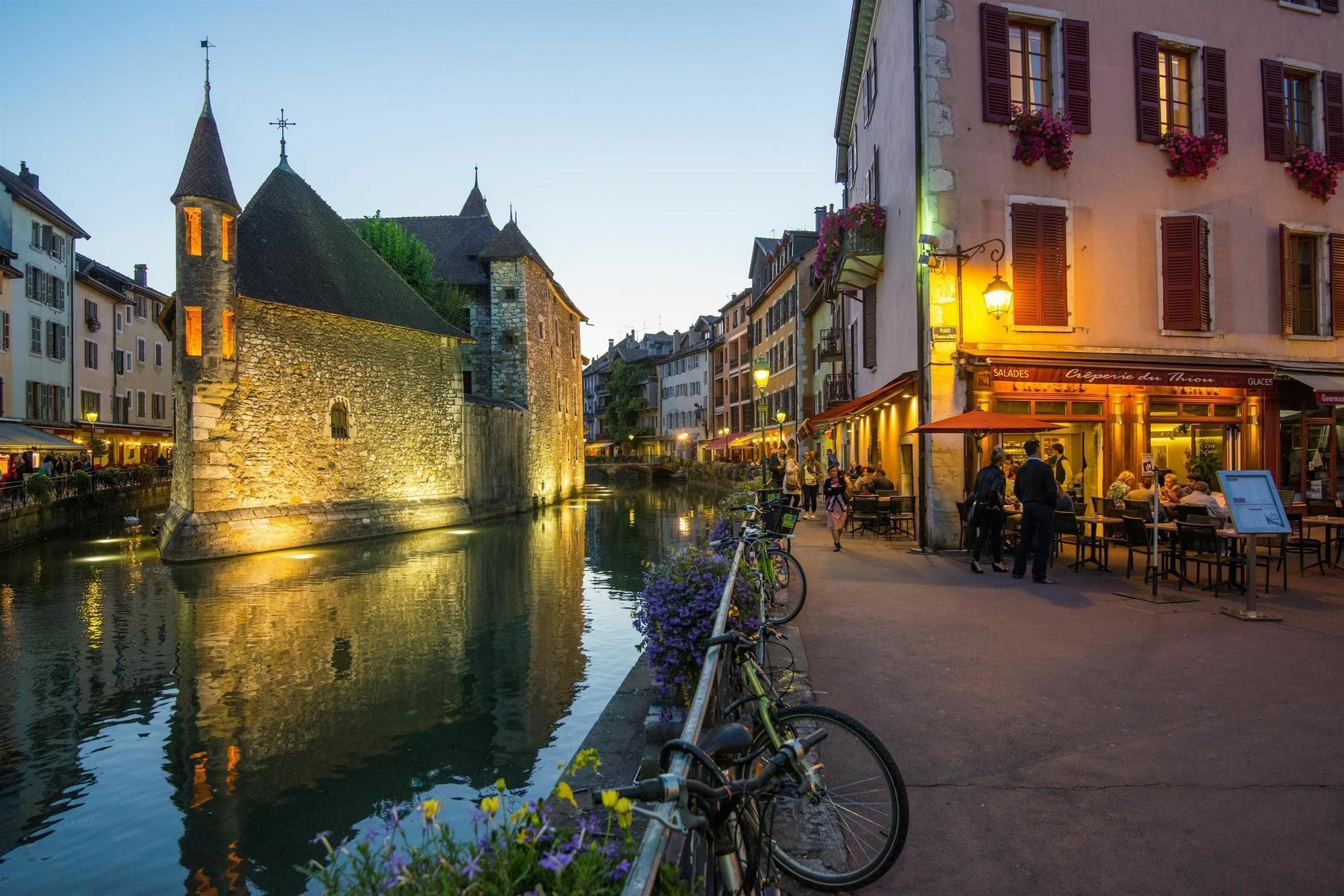 Campanile Annecy - Cran Gevrier Hotel Exterior foto