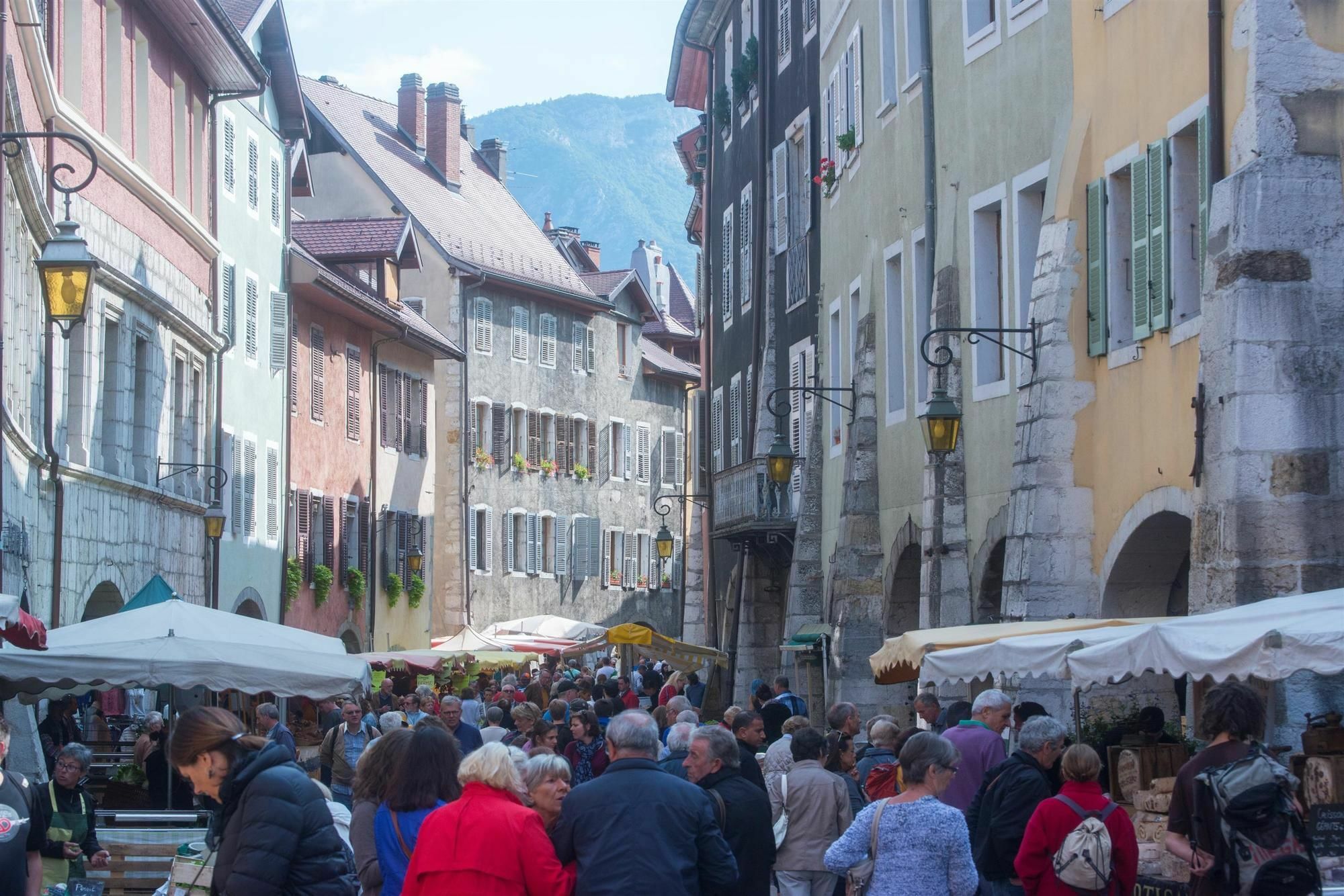 Campanile Annecy - Cran Gevrier Hotel Exterior foto
